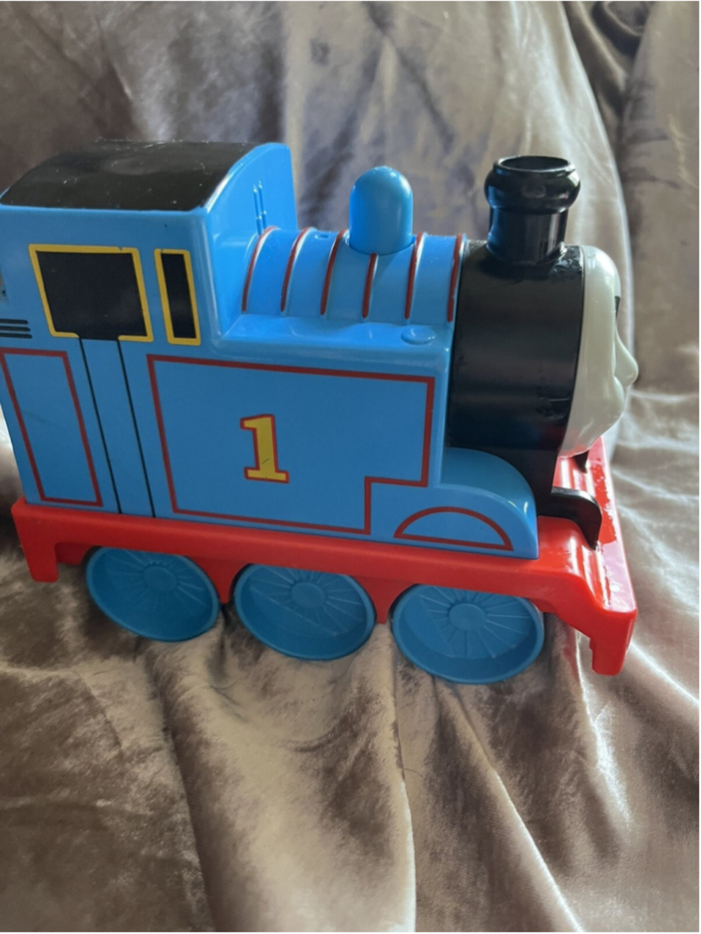2013 Thomas The Train Engine Push N Go Toy NICE , GREAT ITEM TO ADD FOR TRANROOM